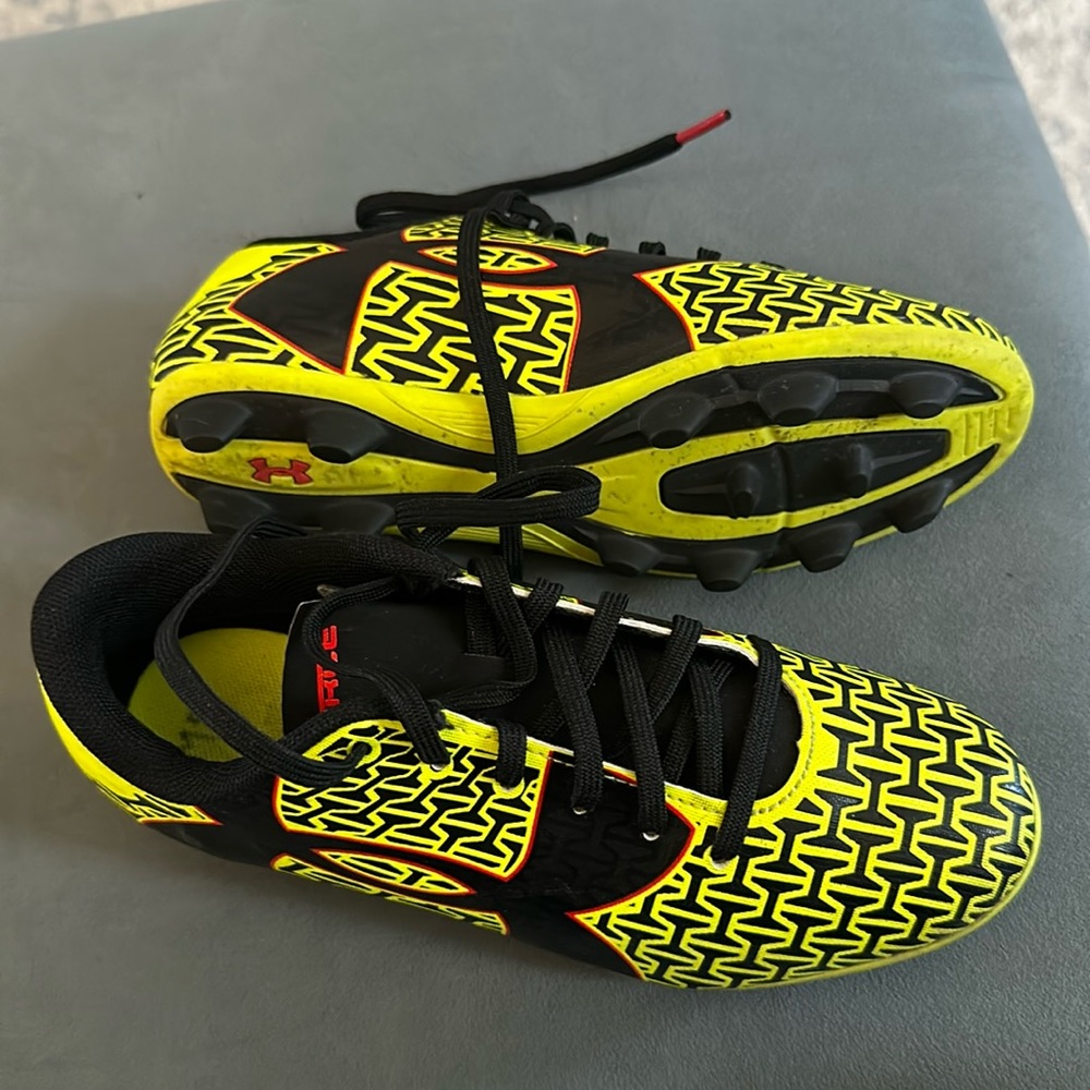 Under Armor Force Soccer Cleats size little kids 1.5
